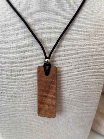Wooden pendant necklaces
